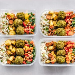 Como fazer refeições simples e saudáveis mesmo sem tempo para cozinhar
